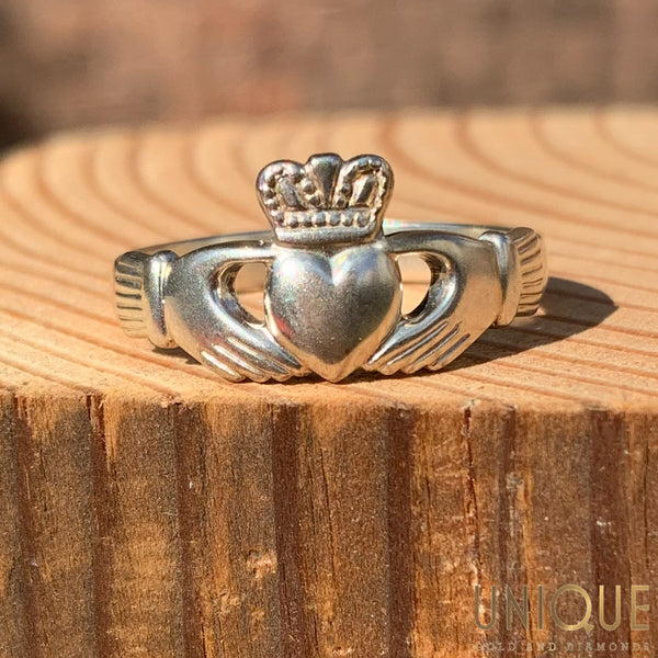 ❤️ Everything You Need to Know About the Claddagh Ring ❤️ | Mountz Jewelers