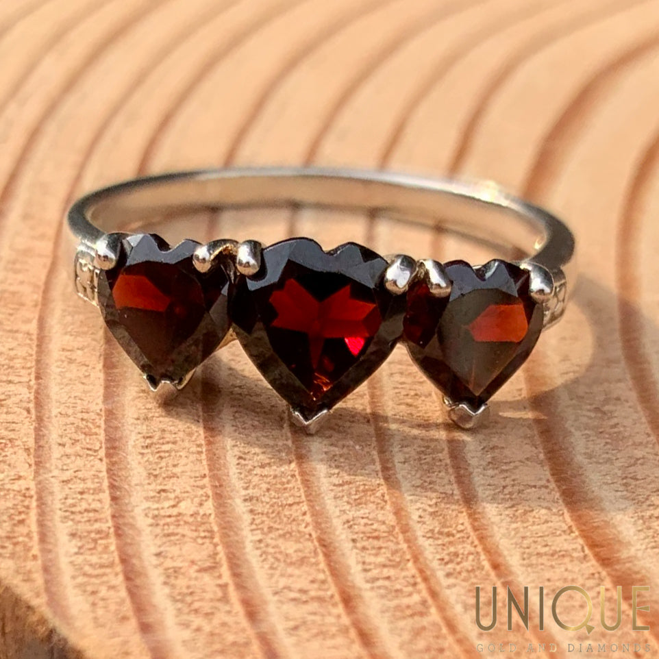 Amazon.com: Ice Gems Sterling Silver Created Ruby Red and Heart Ring, Size  5: Clothing, Shoes & Jewelry