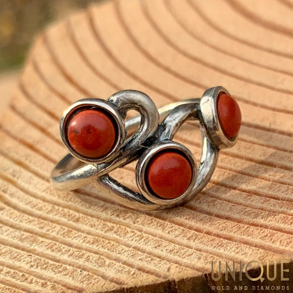 Vintage Sterling Silver Three Red Stone Ring - Unique Gold & Diamonds